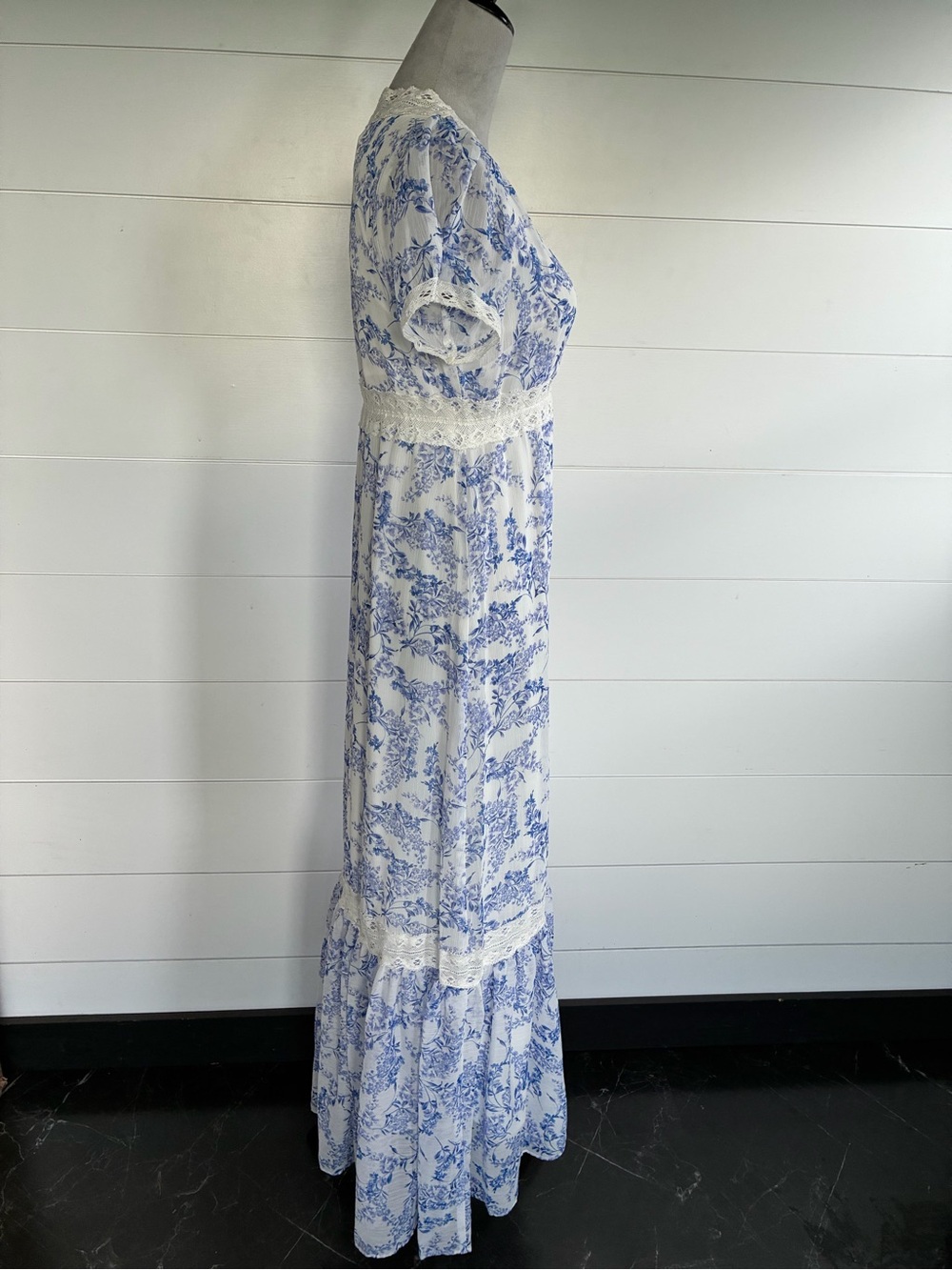 Taylor White and Light Blue Floral Lace-Trim Maxi Dress Sz 2 - Picture 6 of 10